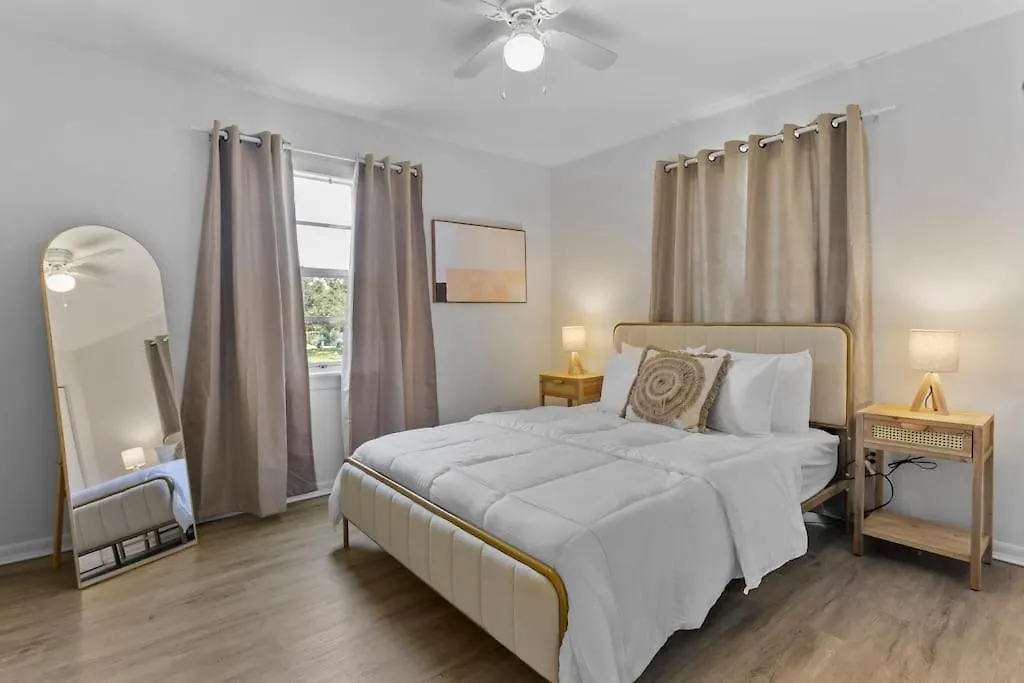 Boho Inspired Apt In The Heart Of Tampa Bay!