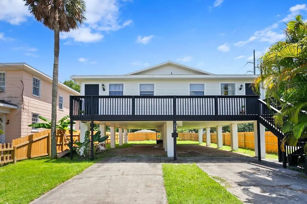 Boho Inspired Apt In The Heart Of Tampa Bay! Apartment