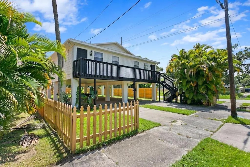 Boho Inspired Apt In The Heart Of Tampa Bay!