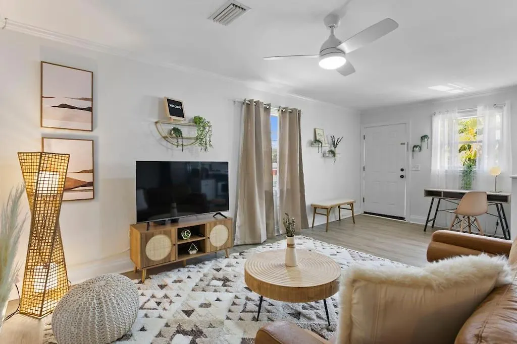 Boho Inspired Apt In The Heart Of Tampa Bay! Apartment