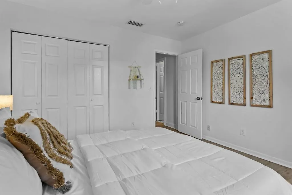 Boho Inspired Apt In The Heart Of Tampa Bay!