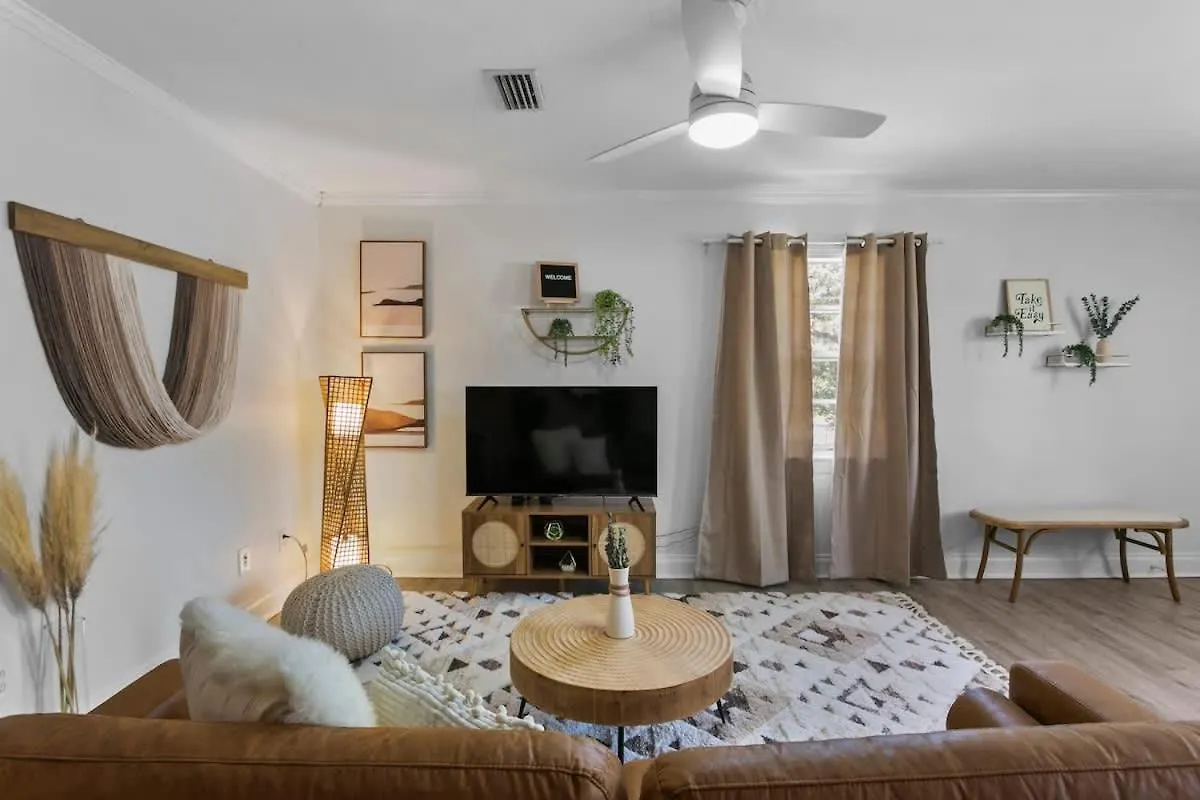 Boho Inspired Apt In The Heart Of Tampa Bay! 0*,  United States