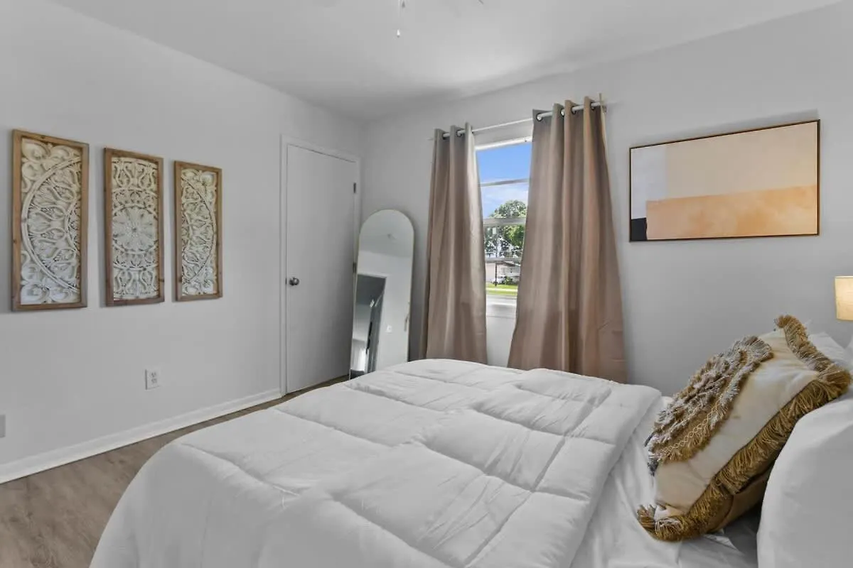 Boho Inspired Apt In The Heart Of Tampa Bay!