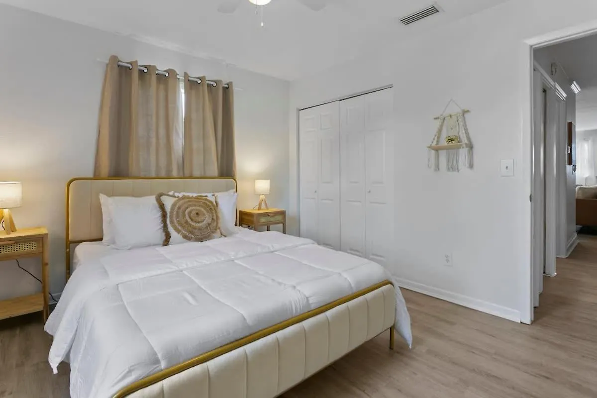 Boho Inspired Apt In The Heart Of Tampa Bay! 0*,  United States