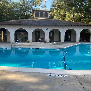  Apartment Elegant 2-bedroom Pet-friendly W 2 Parking Spaces United States
